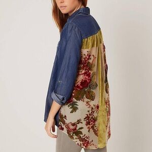 Taylor & Sage Denim Blouse L